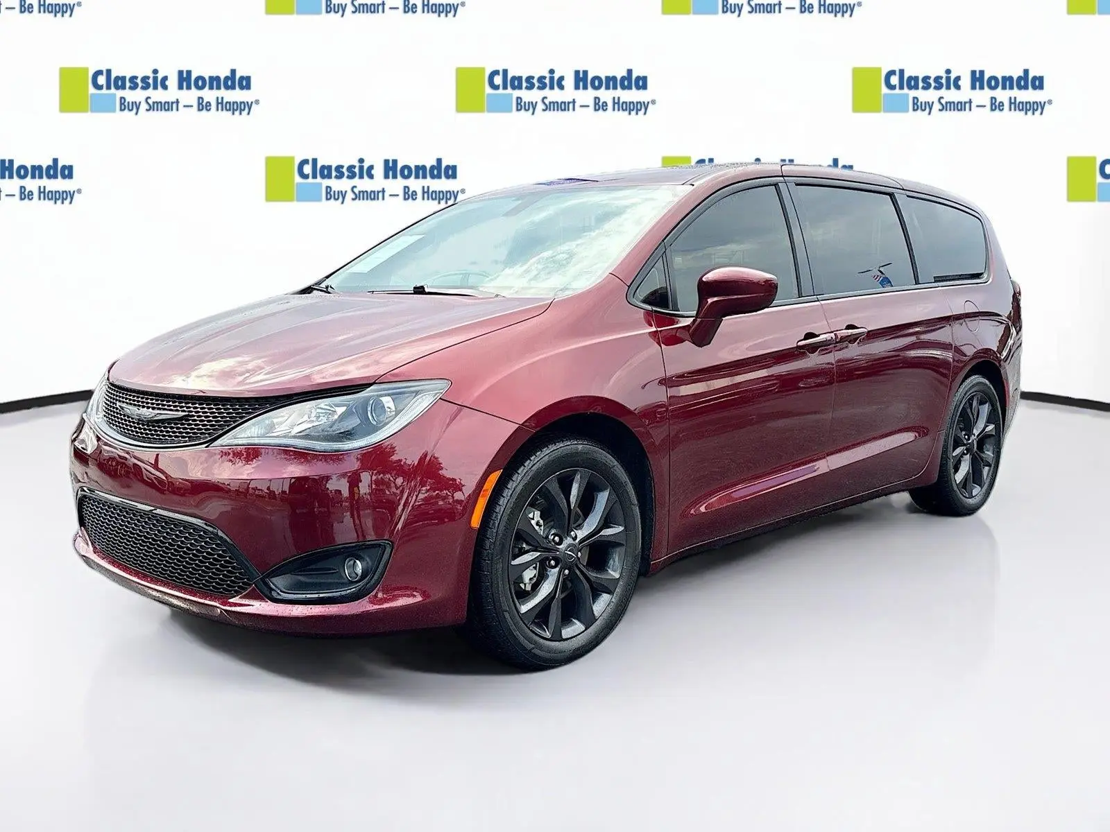 2019 Chrysler Pacifica Touring Plus photo 3