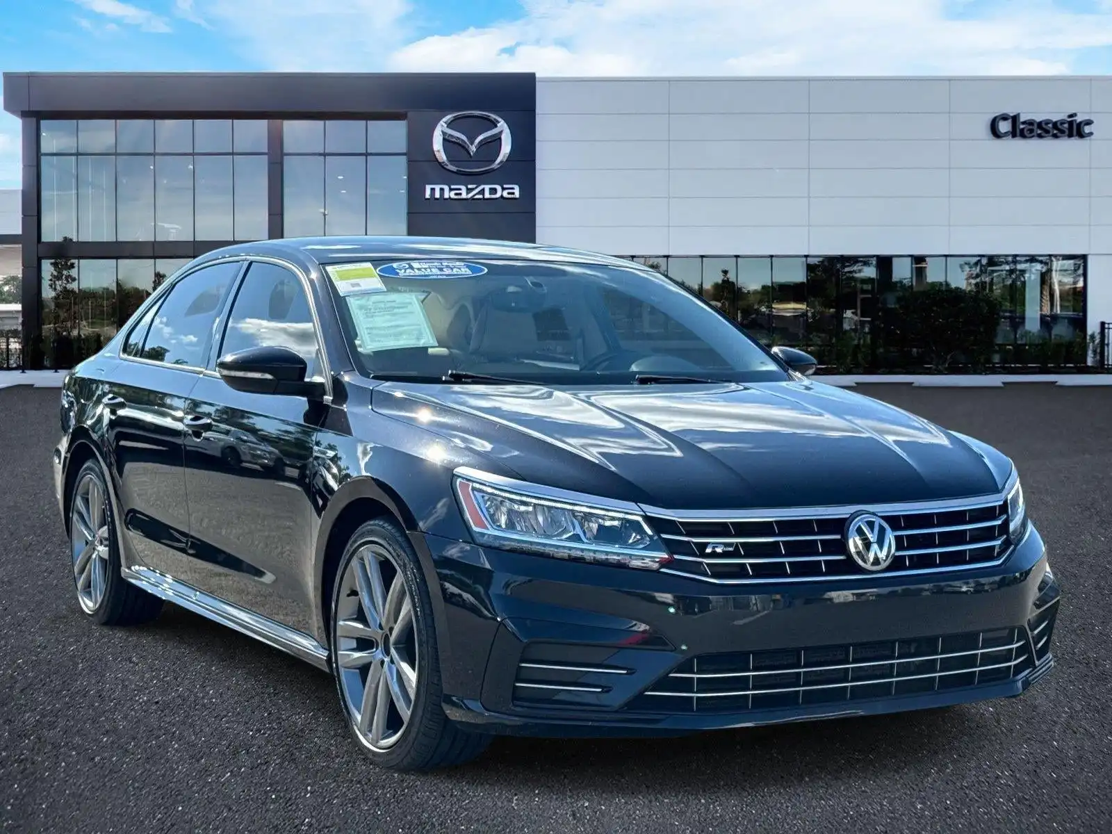 2018 Volkswagen Passat 2.0T R-Line Auto's photo