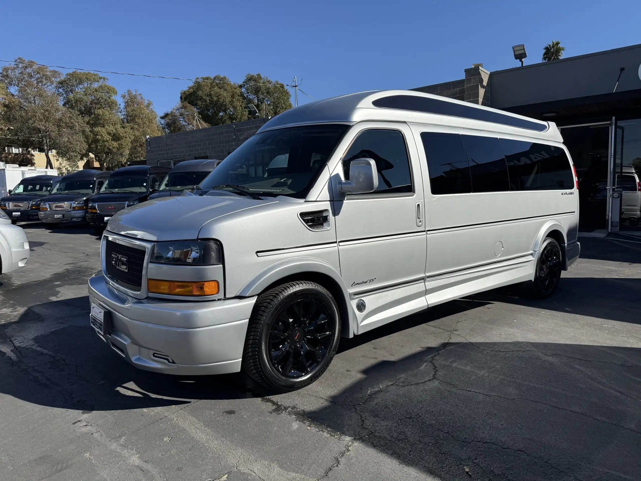 2025 GMC Savana 2500 Ext WB's photo