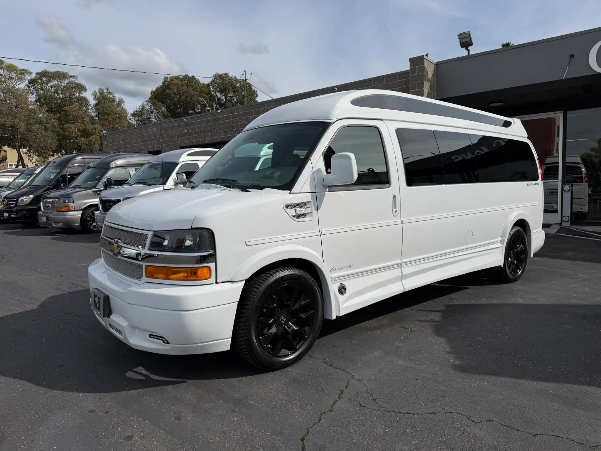 2026 Chevrolet Express 2500 Extended Work Van HD's photo