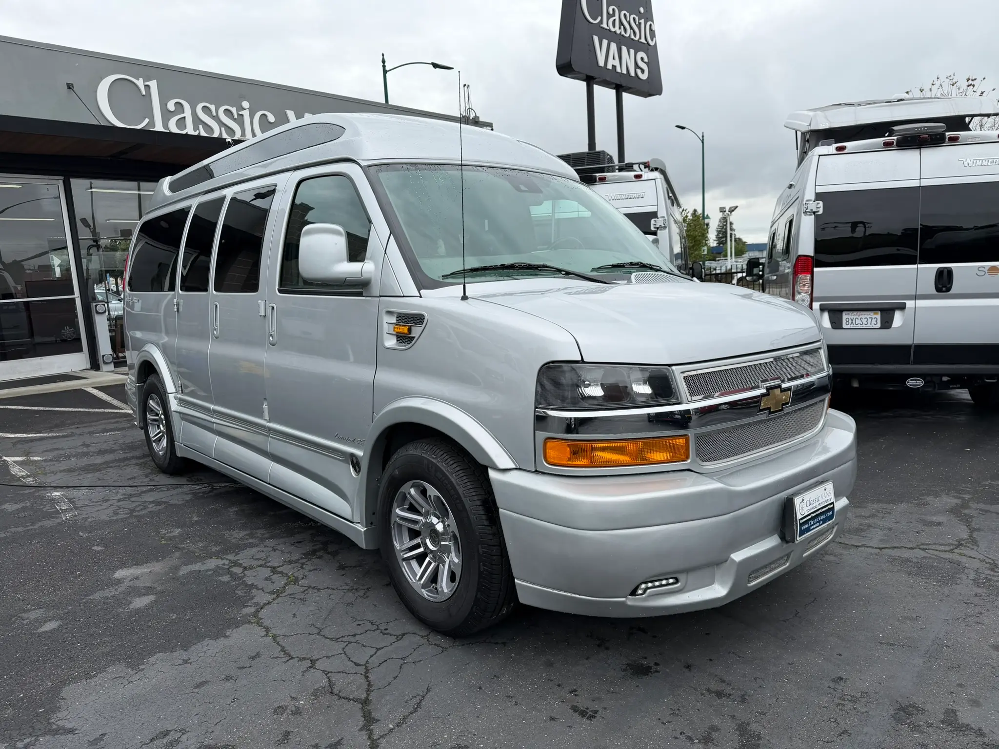 2020 Chevrolet Express 2500 Work Van HD photo 3