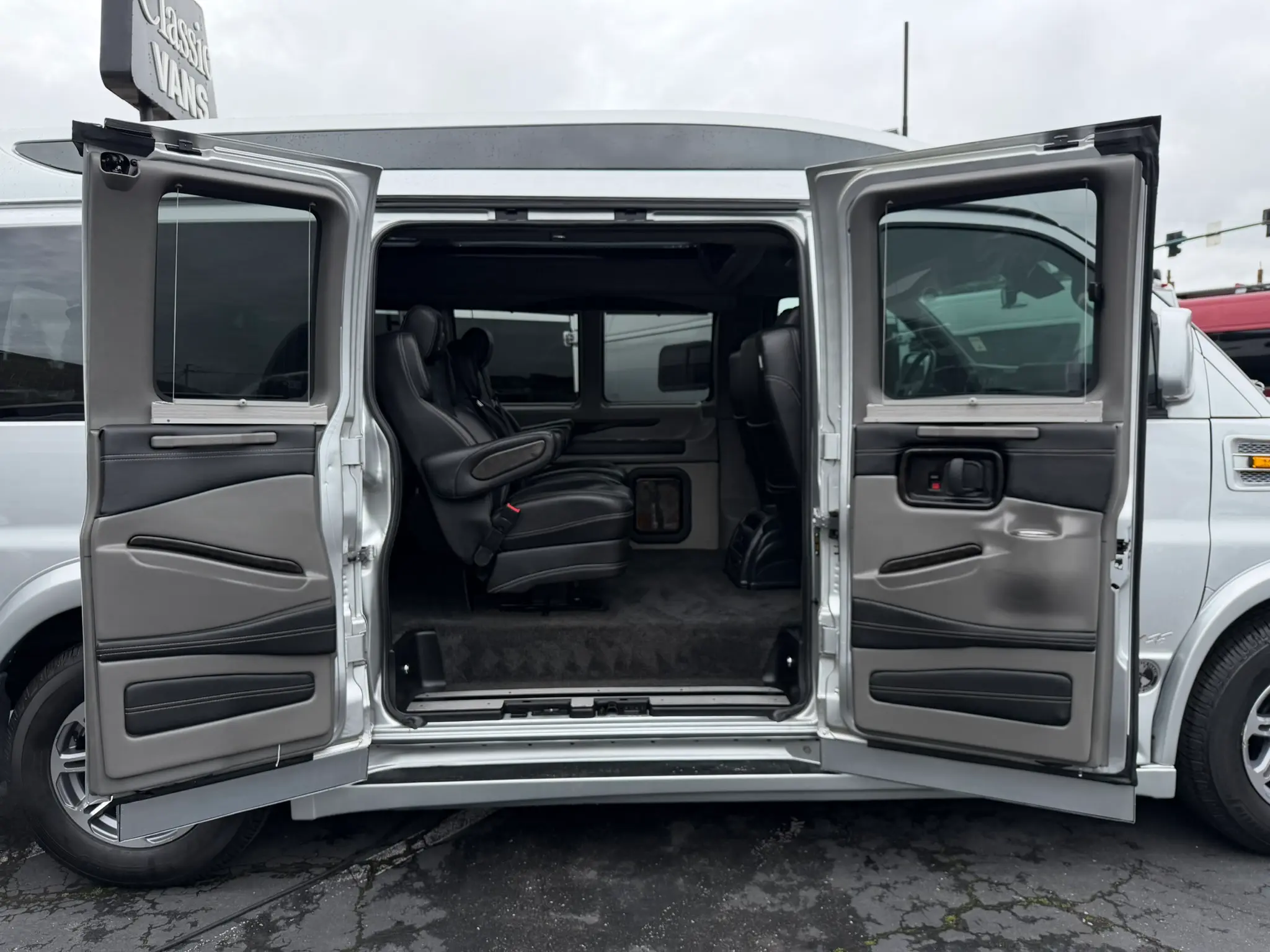 2020 Chevrolet Express 2500 Work Van HD photo 4