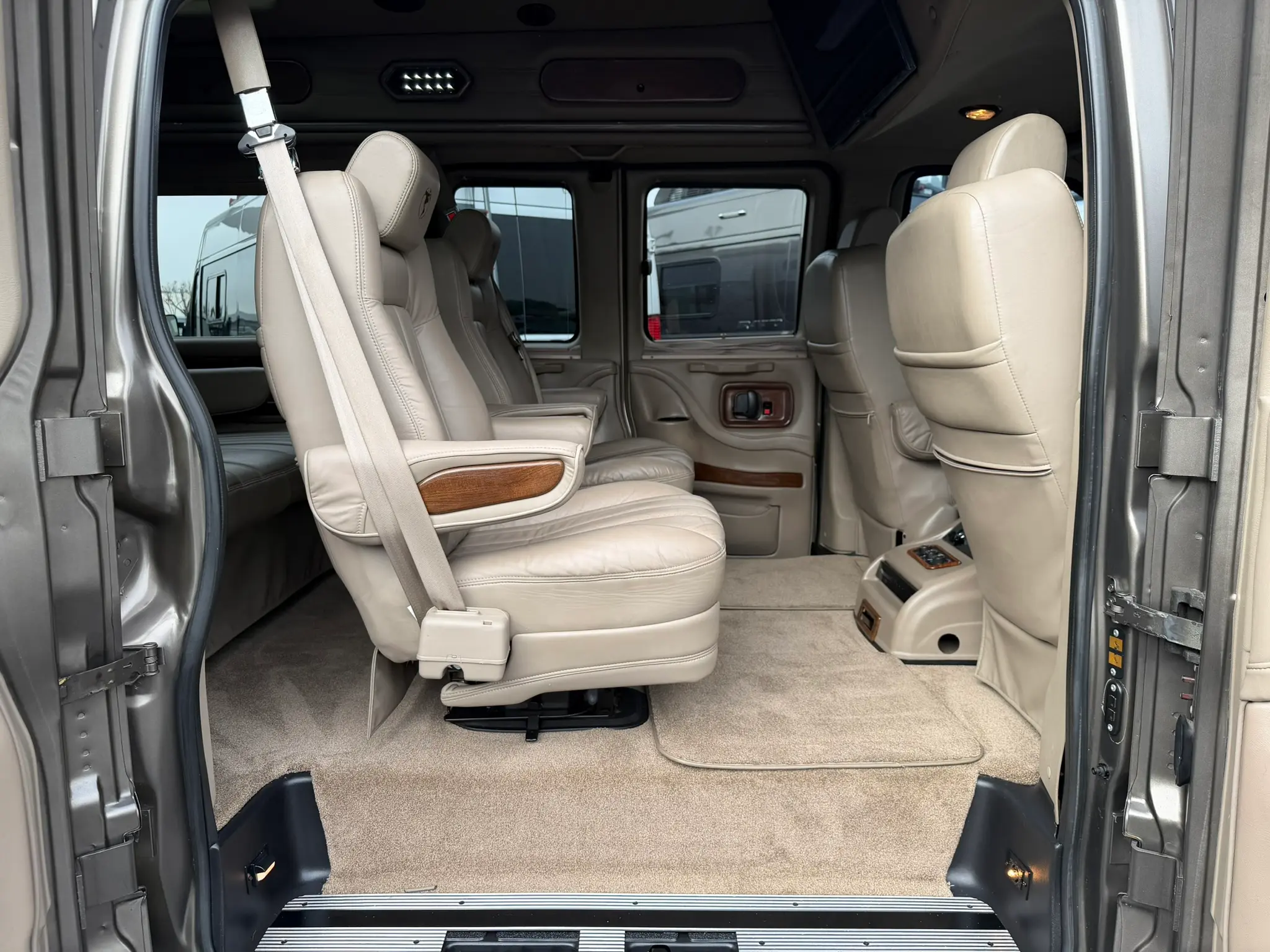 2012 GMC Savana 1500 7 Passenger Explorer Van photo 5