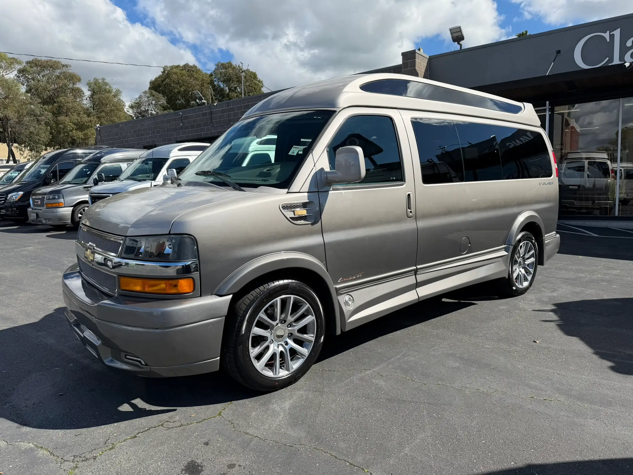 2020 Chevrolet Express 2500 Work Van HD photo 1