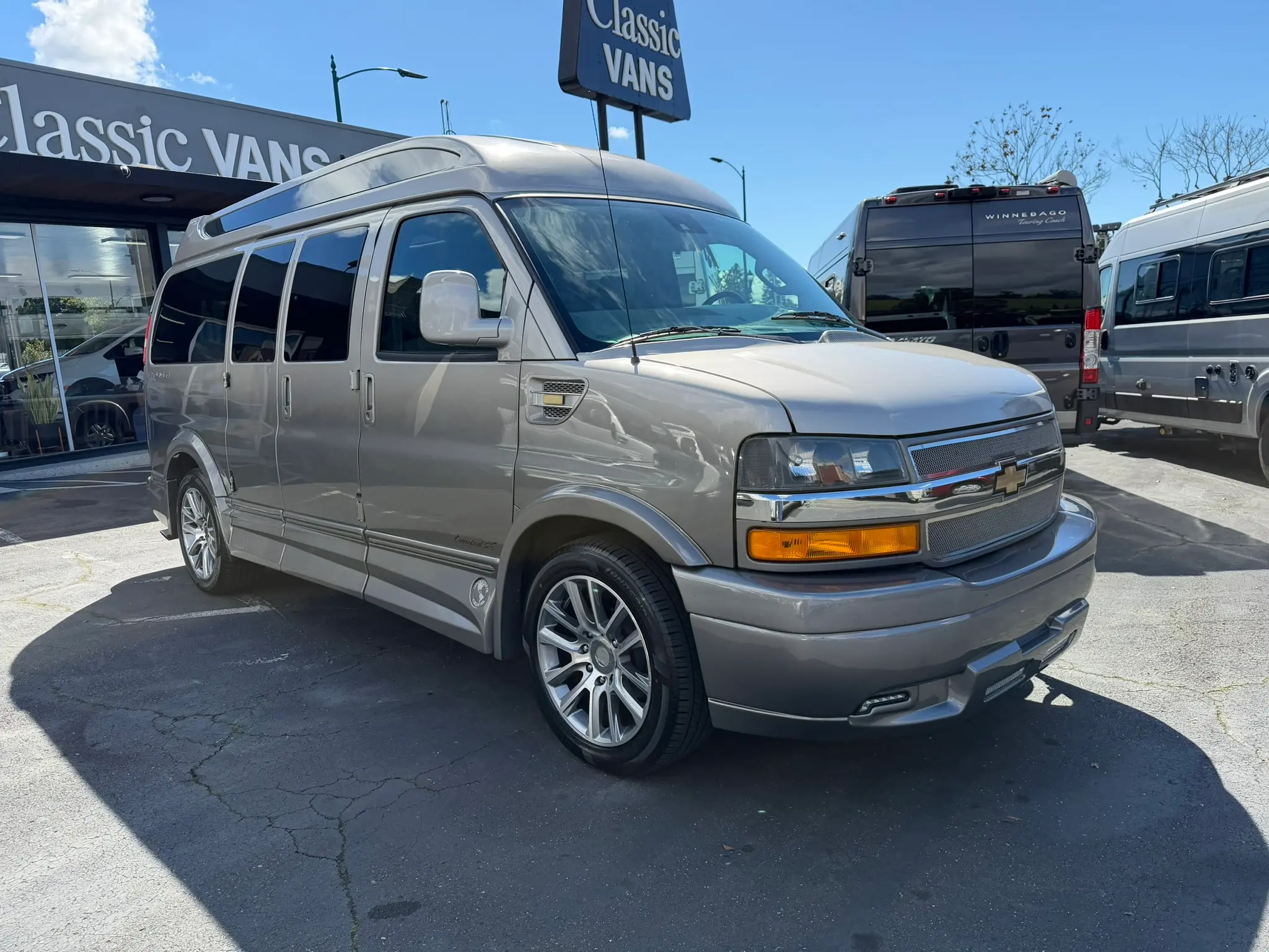 2020 Chevrolet Express 2500 Work Van HD photo 3
