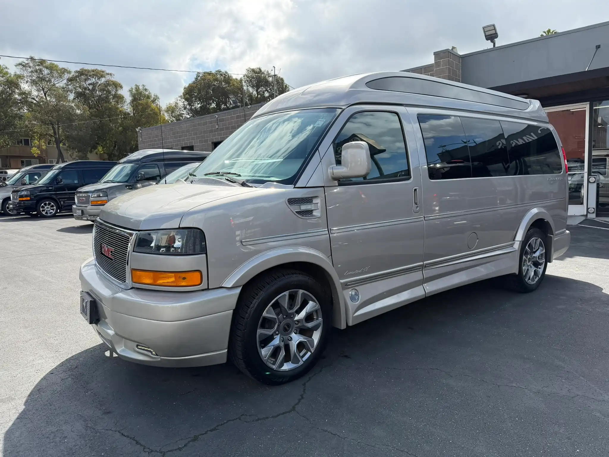 2022 GMC Savana 2500's photo