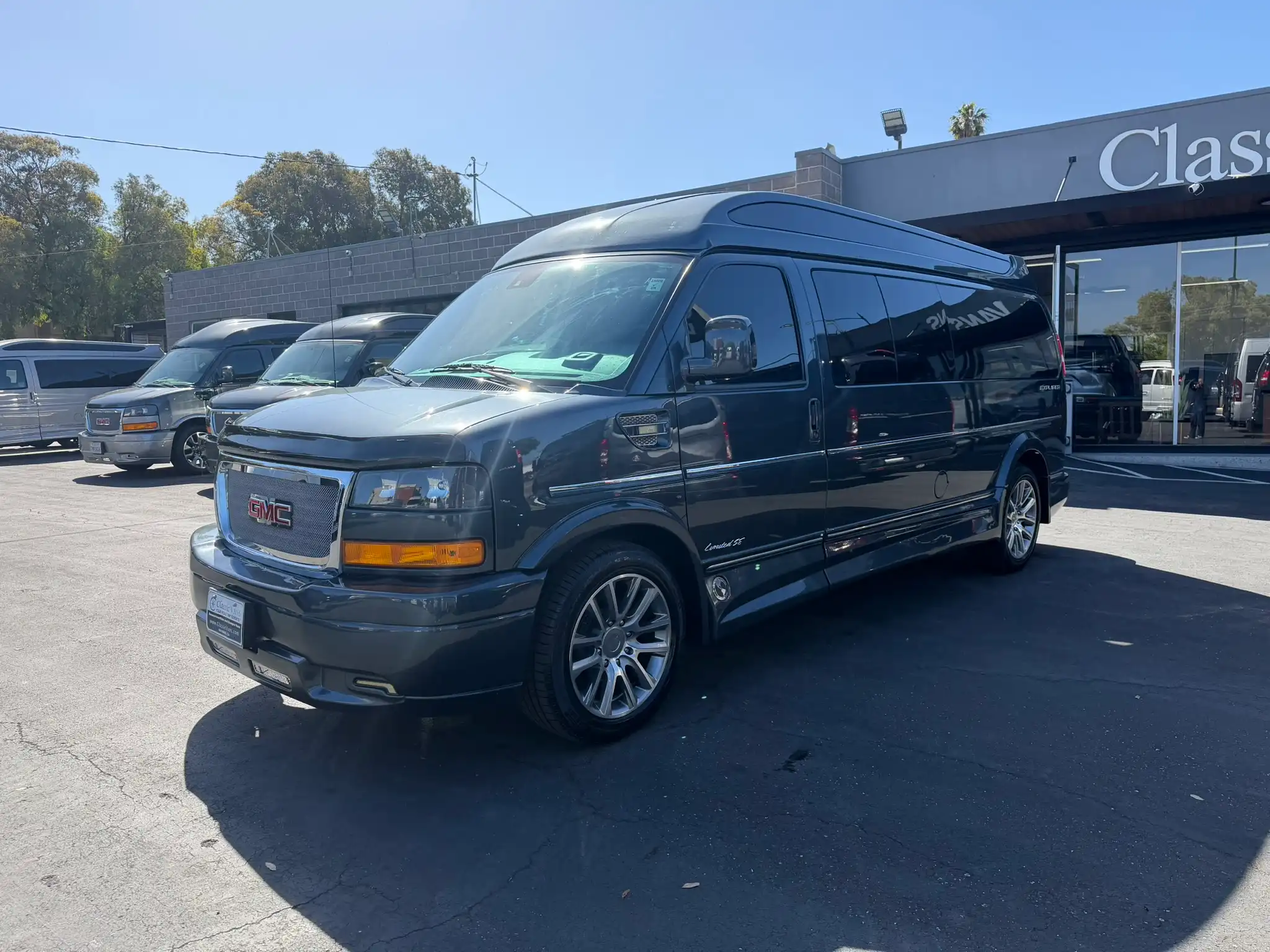 2019 GMC Savana 2500 Ext WB's photo