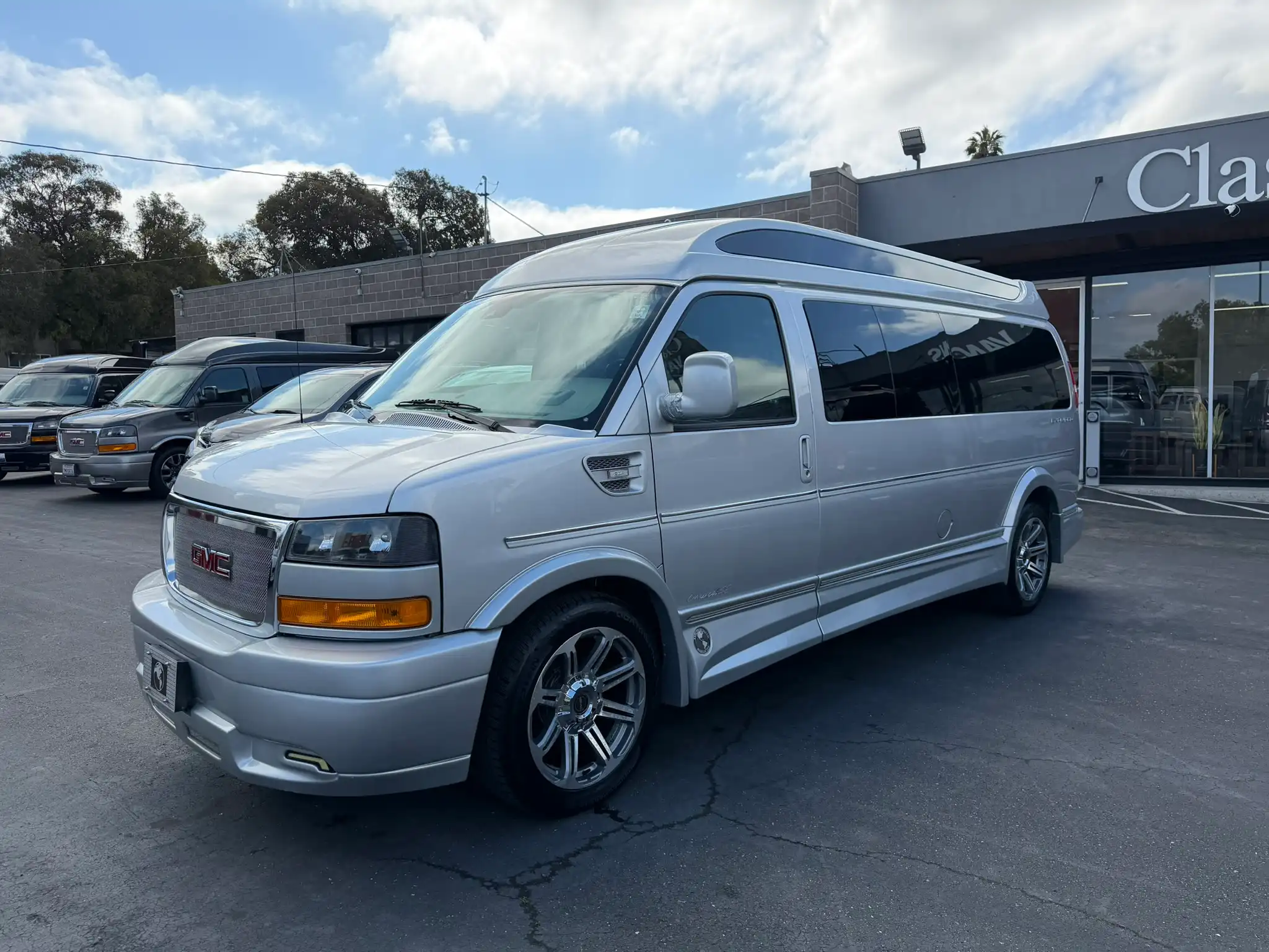 2020 GMC Savana 2500 Ext WB's photo