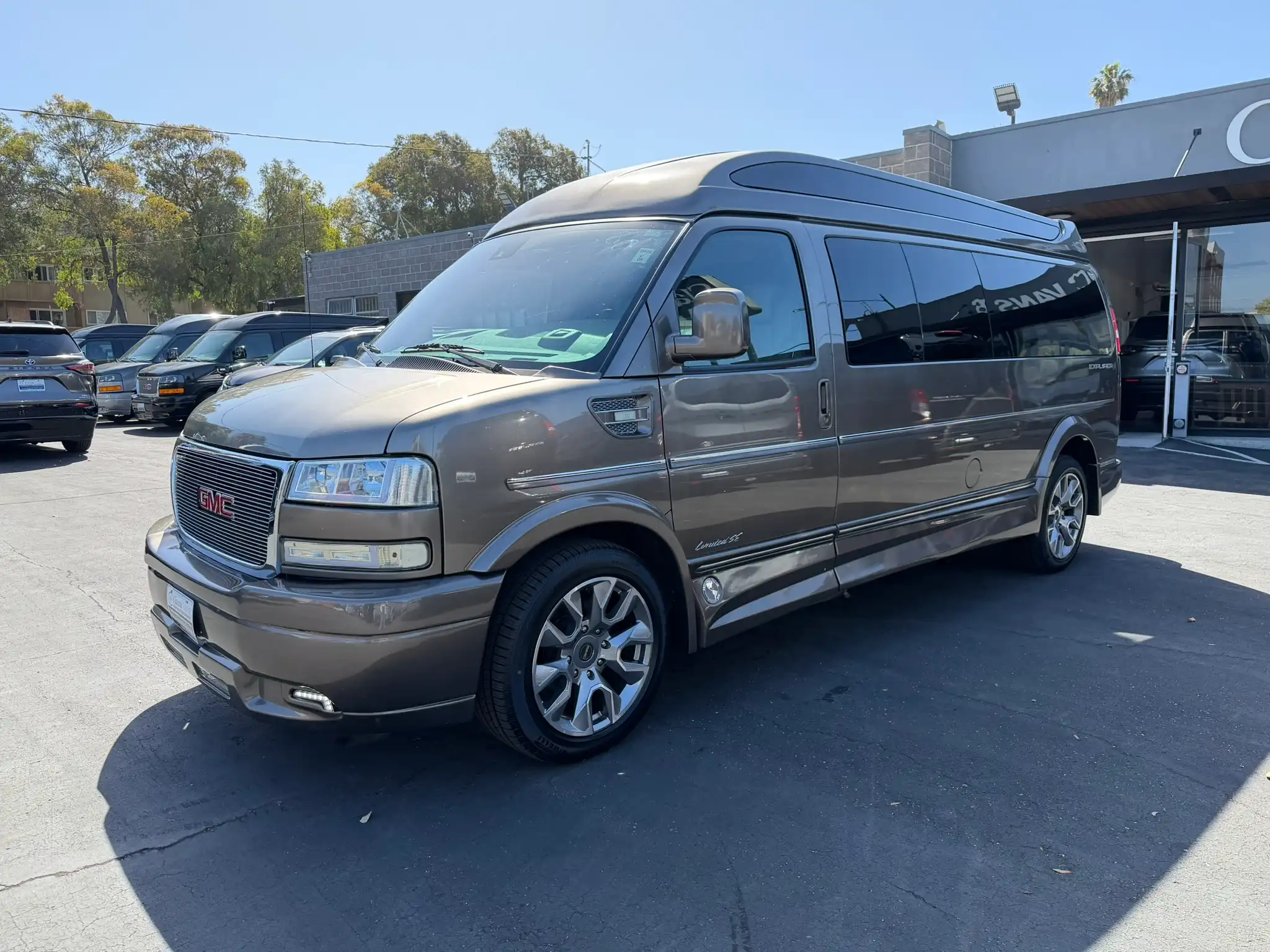 2022 GMC Savana 2500 Ext WB's photo