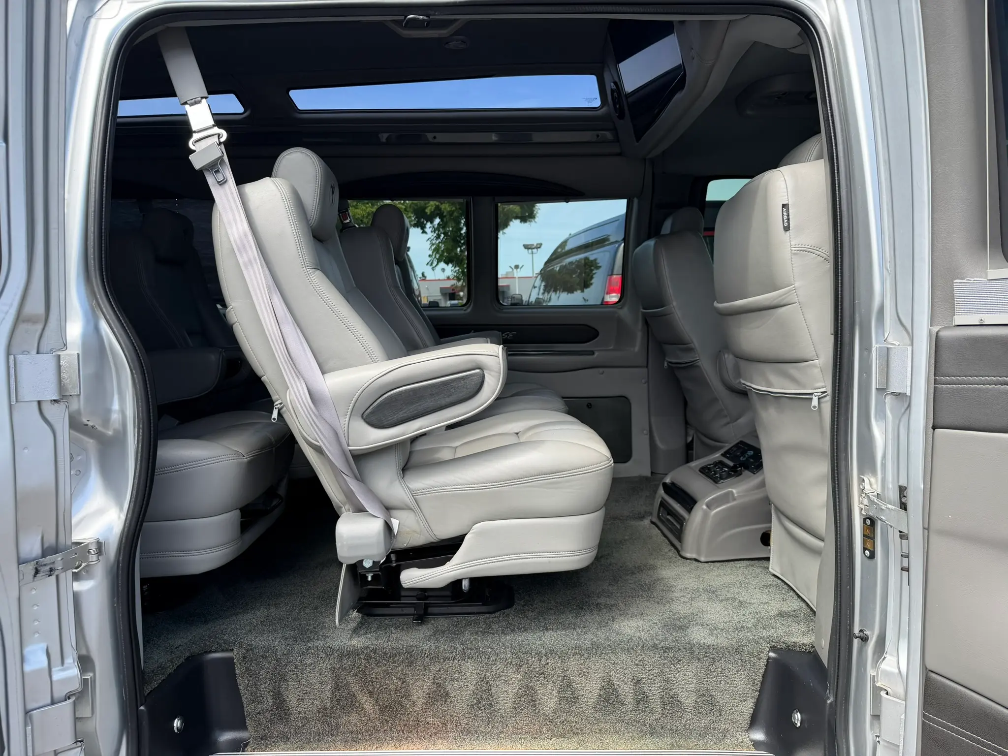2017 Chevrolet Express Work Van HD 2500 Extended photo 5