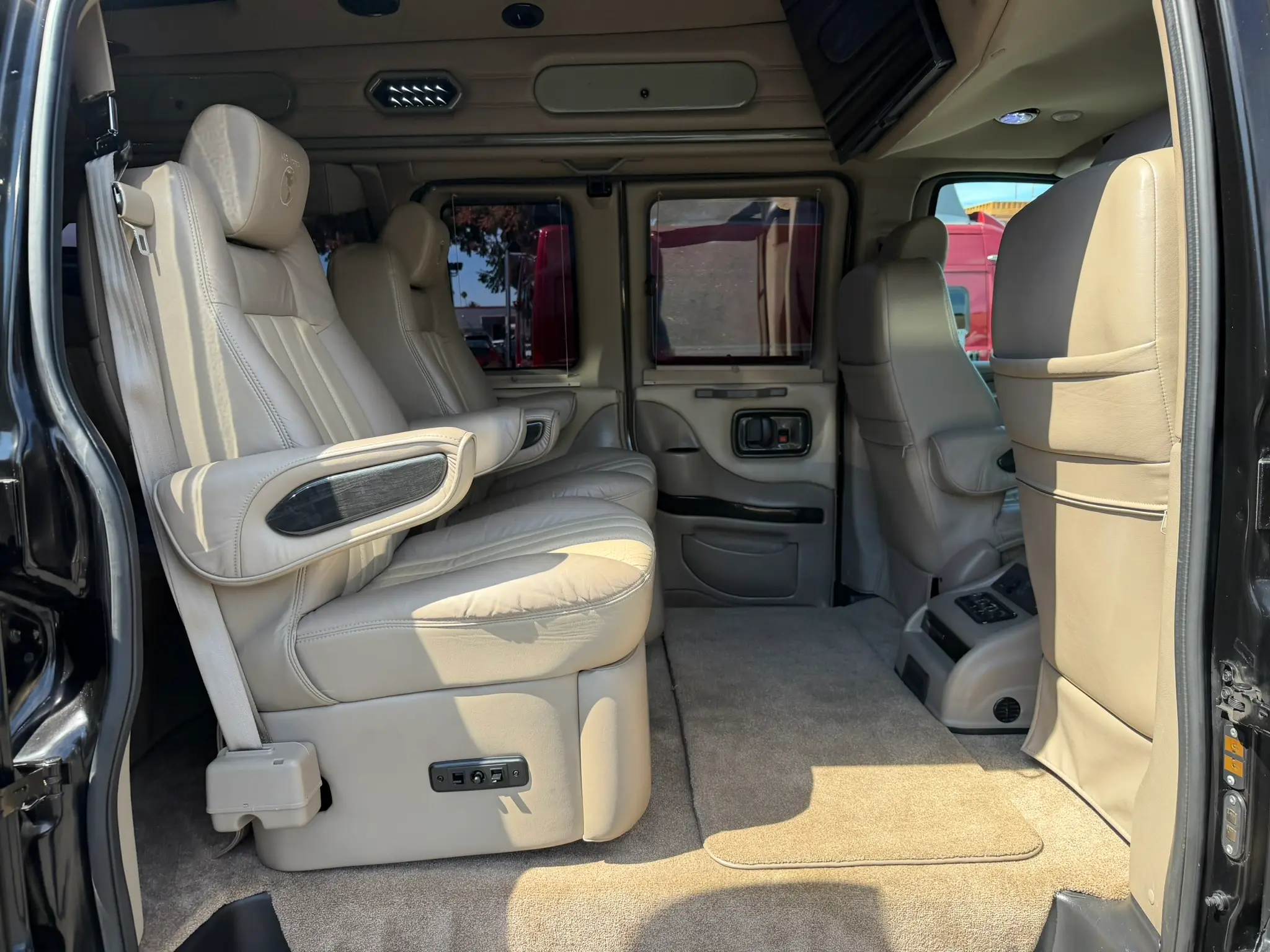 2012 Chevrolet Express 1500 7 Passenger Explorer Van photo 4
