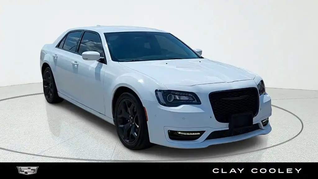 2023 Chrysler 300 Touring L RWD's photo