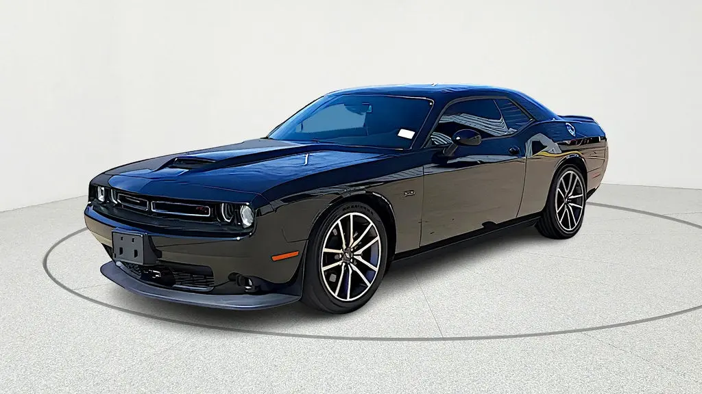 2023 Dodge Challenger R/T photo 3