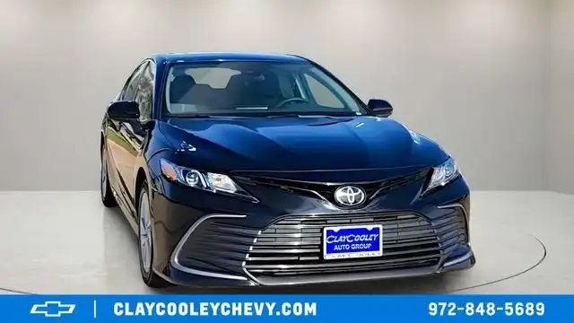2023 Toyota Camry LE's photo