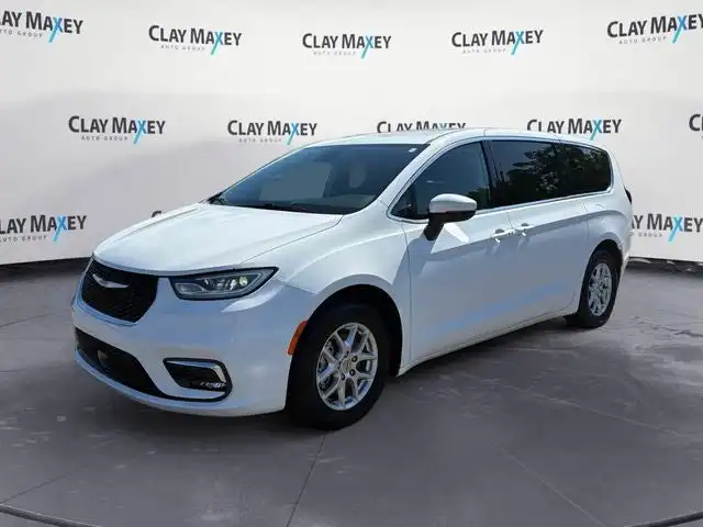 2023 Chrysler Pacifica Touring L's photo