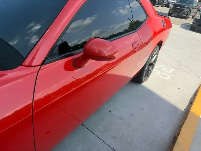 2021 Dodge Challenger SXT Auto photo 4