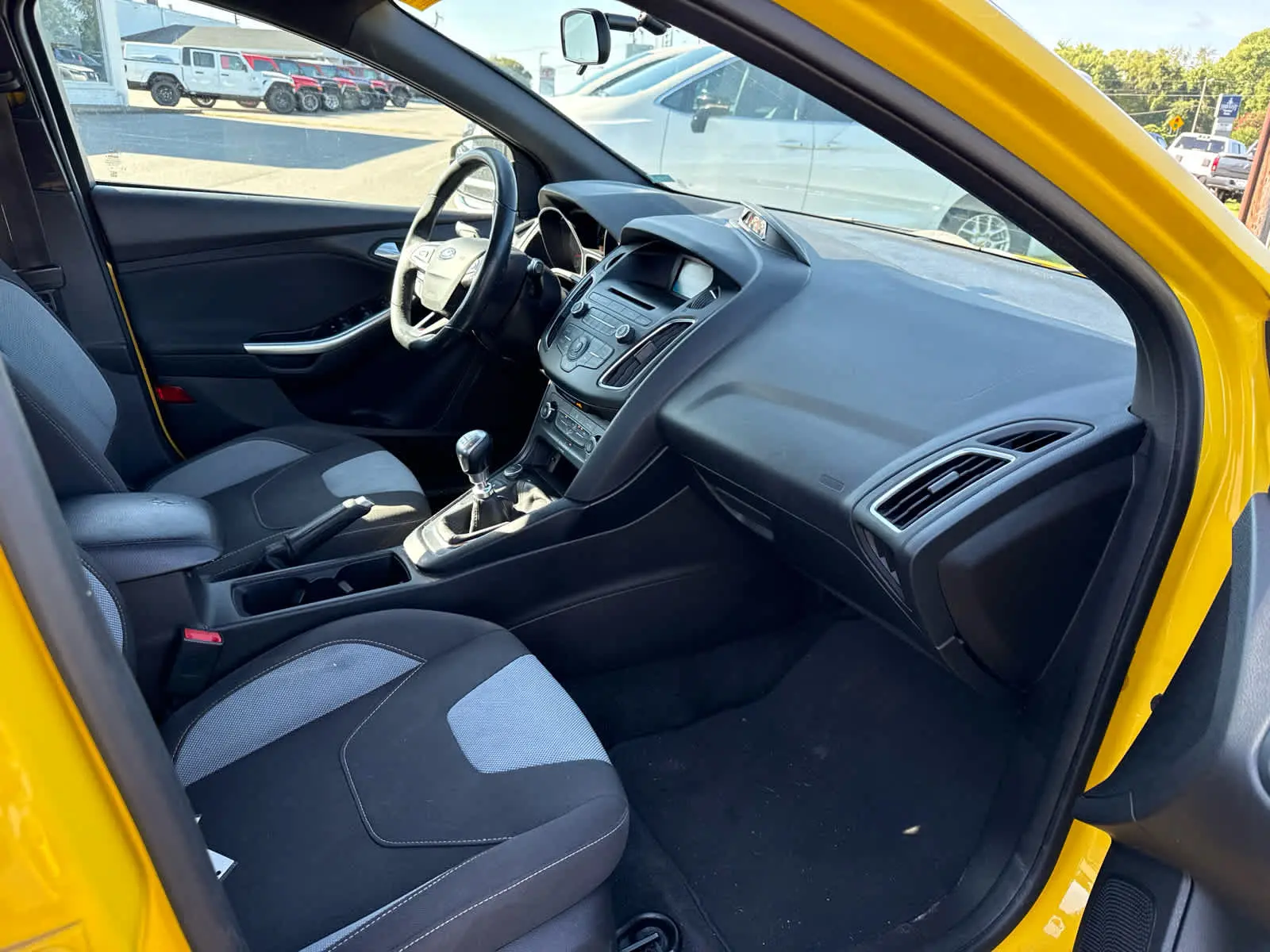 2017 Ford Focus 5 Door Hatch ST photo 4
