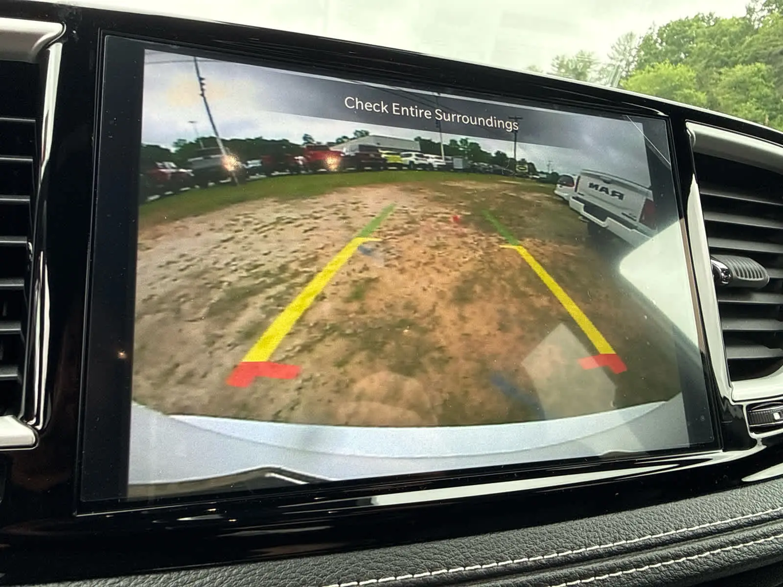 2027 Chrysler Pacifica Select photo 4