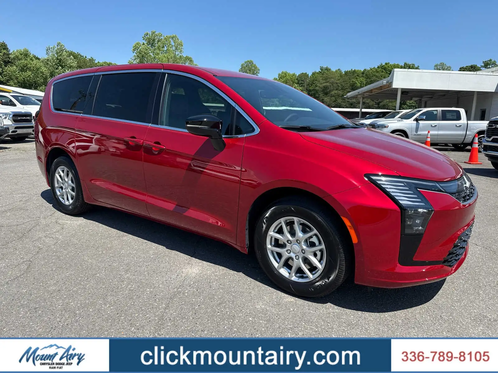 2027 Chrysler Pacifica Select photo 1