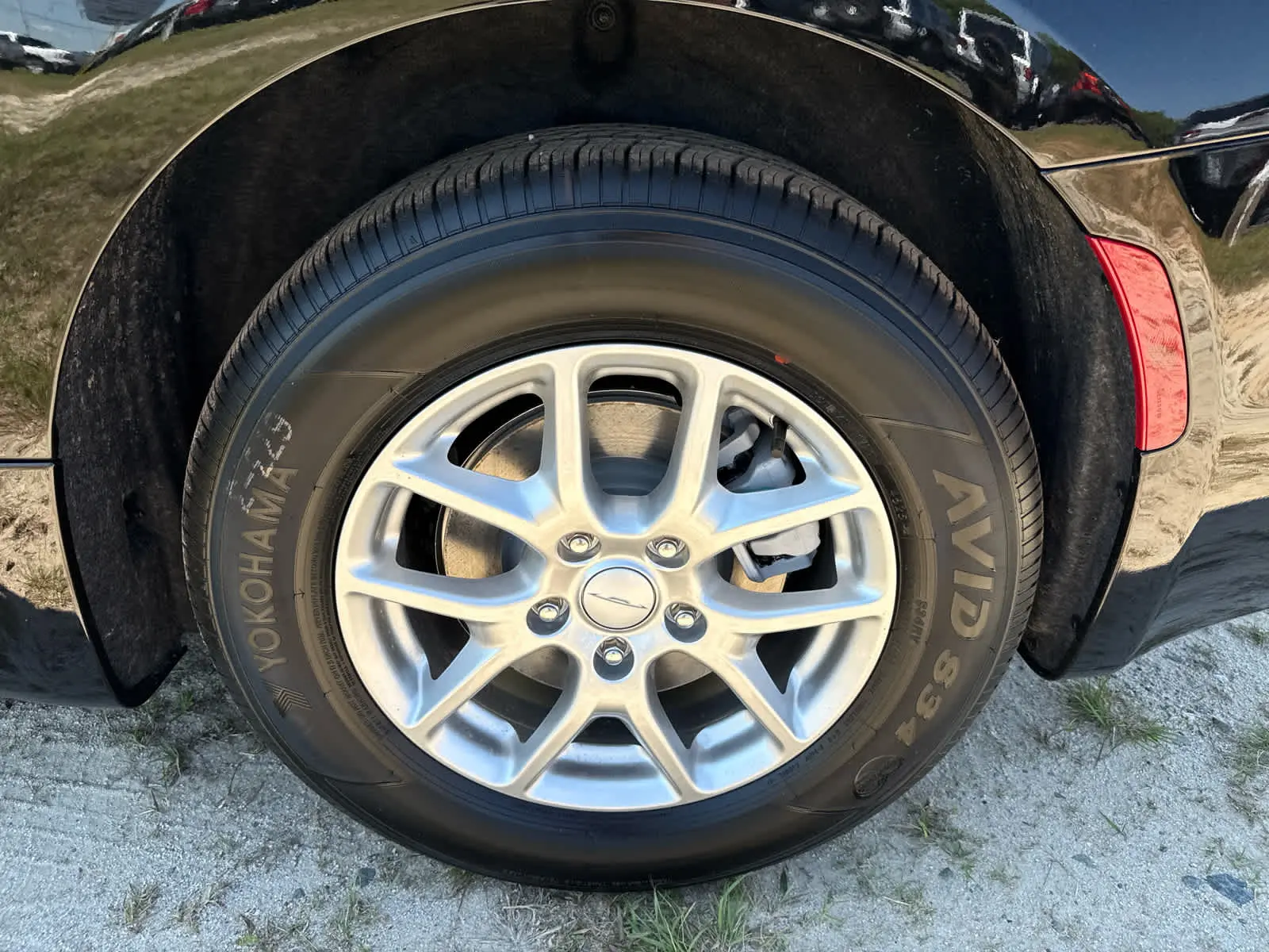 2027 Chrysler Pacifica Select photo 3