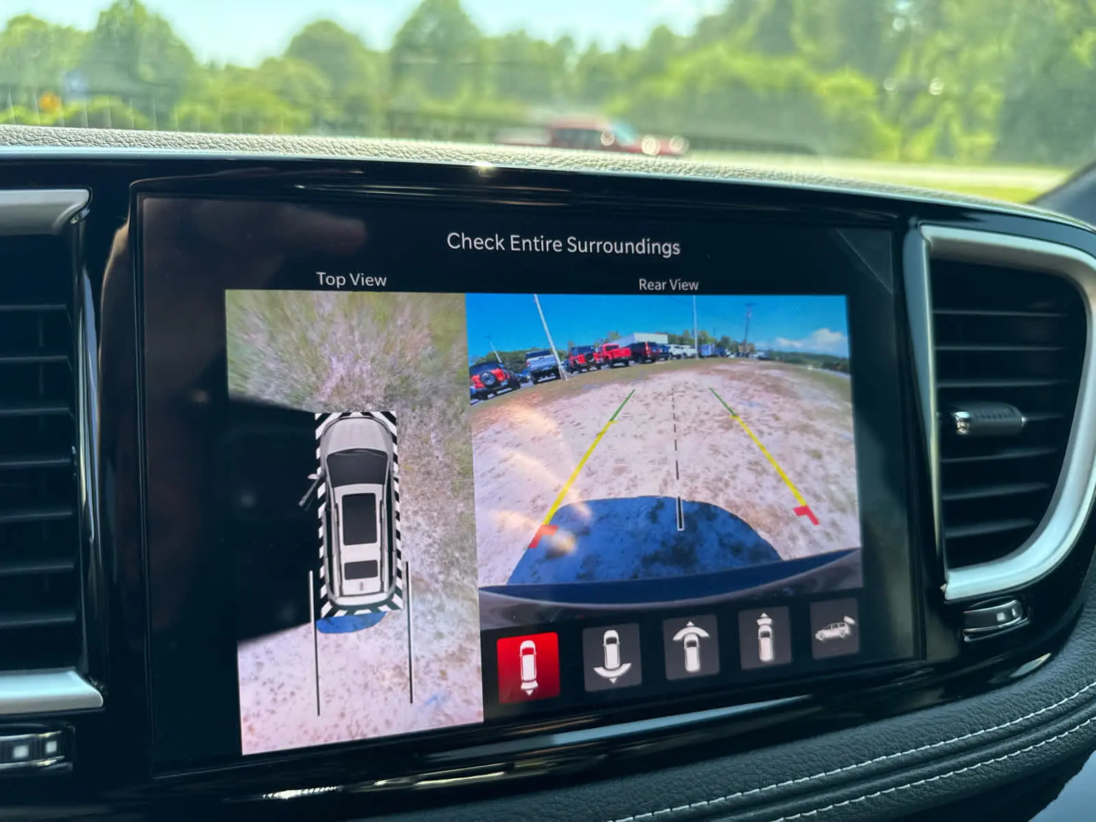 2027 Chrysler Pacifica Select photo 4