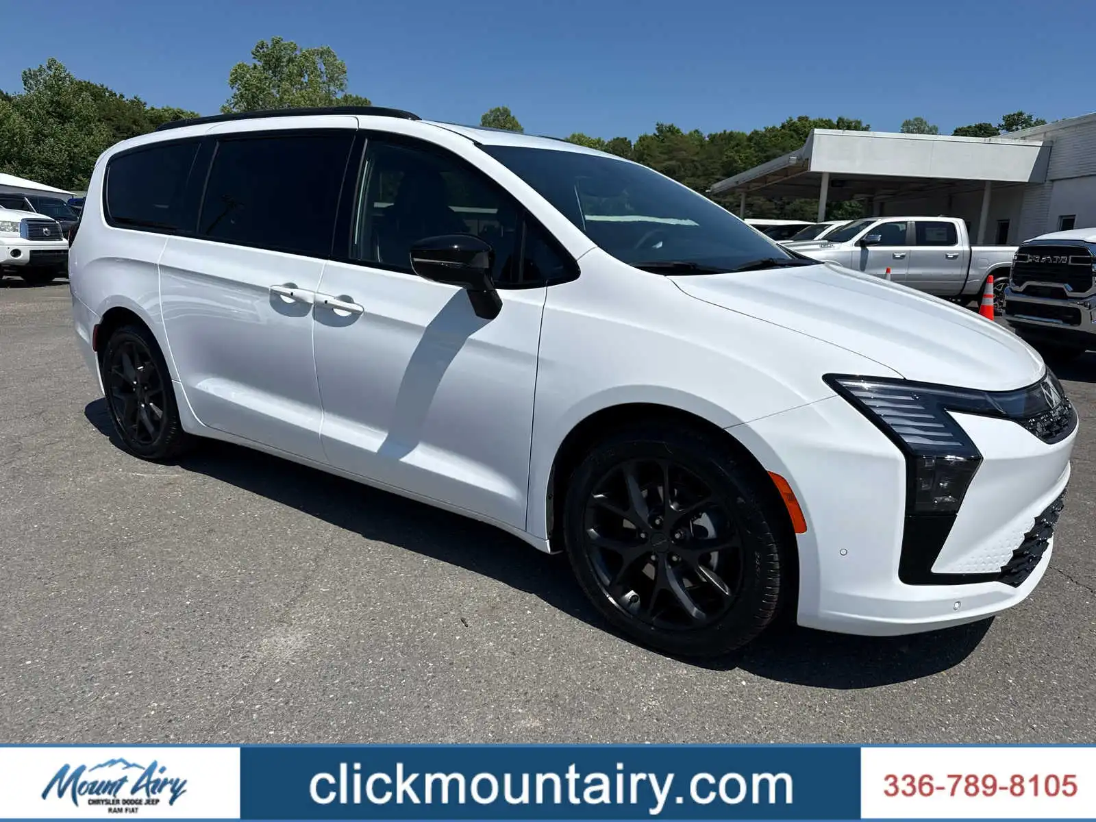 2027 Chrysler Pacifica Limited's photo