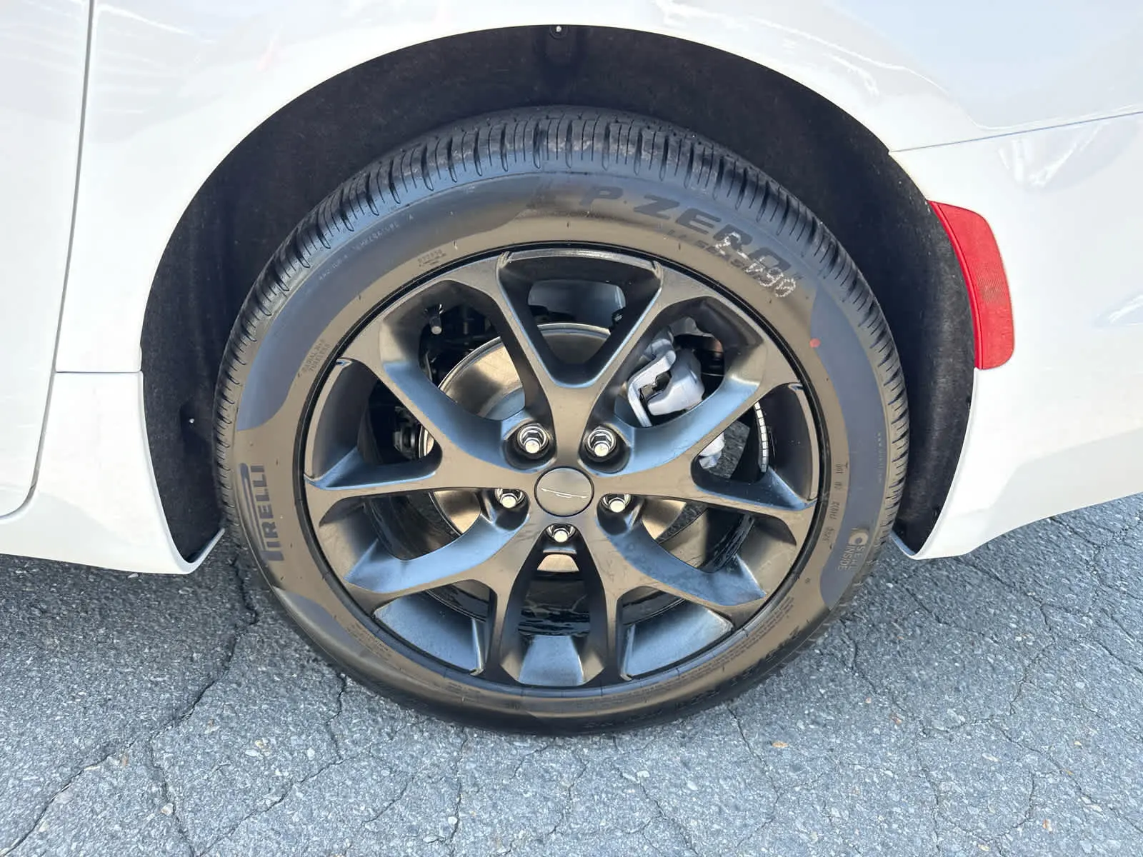 2027 Chrysler Pacifica Limited photo 3