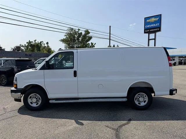 2025 Chevrolet Express 2500 Work Van HD photo 3