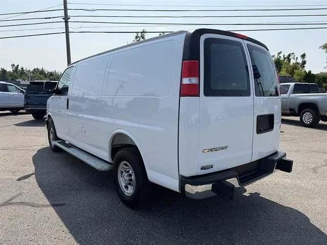 2025 Chevrolet Express 2500 Work Van HD photo 4