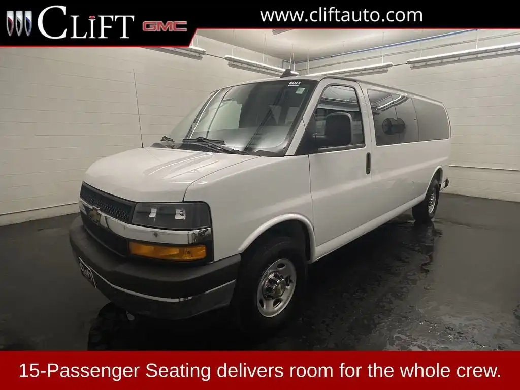2025 Chevrolet Express 3500 LT Extended's photo