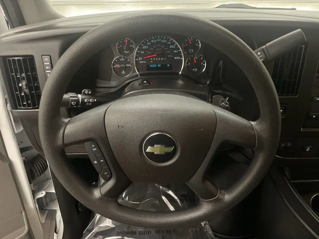 2025 Chevrolet Express 3500 LT Extended photo 5