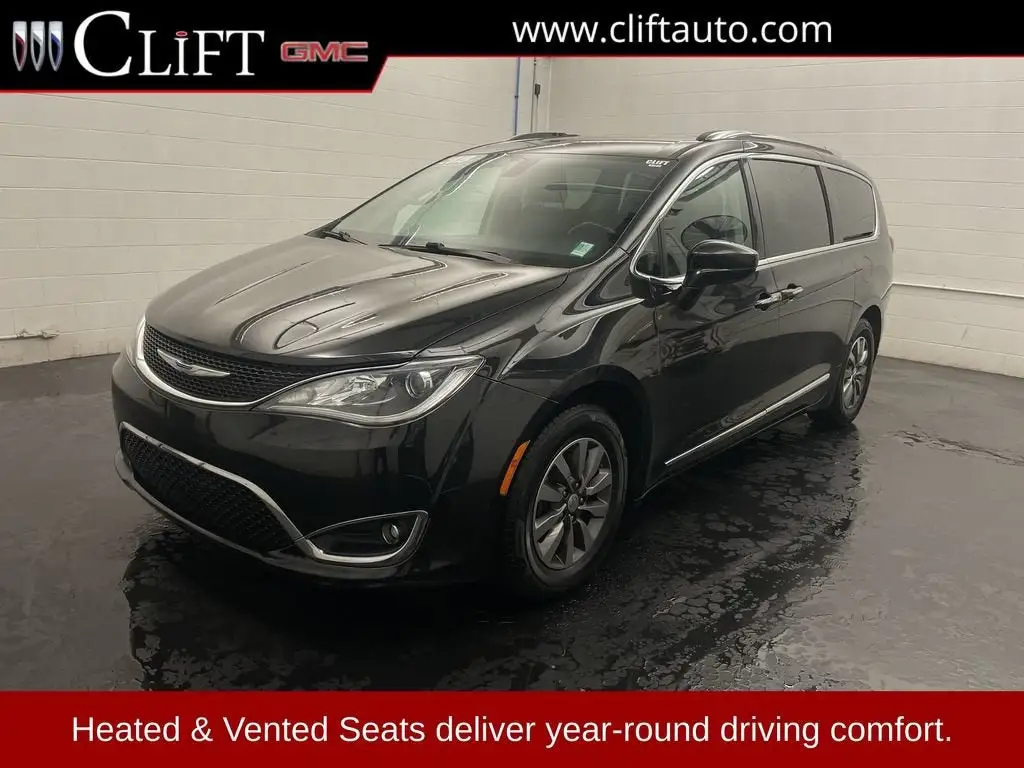2019 Chrysler Pacifica Touring L Plus photo 1