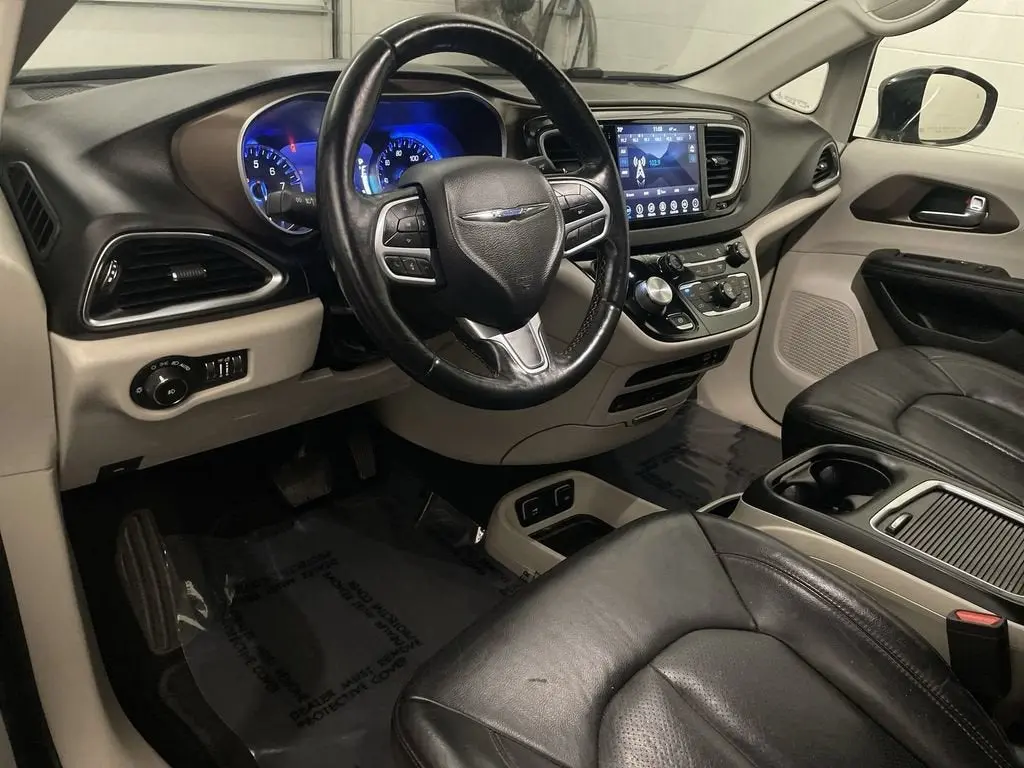 2019 Chrysler Pacifica Touring L Plus photo 4