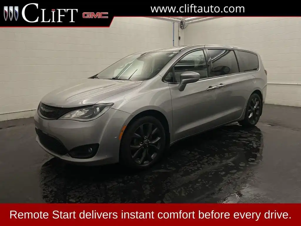 2018 Chrysler Pacifica Touring Plus's photo