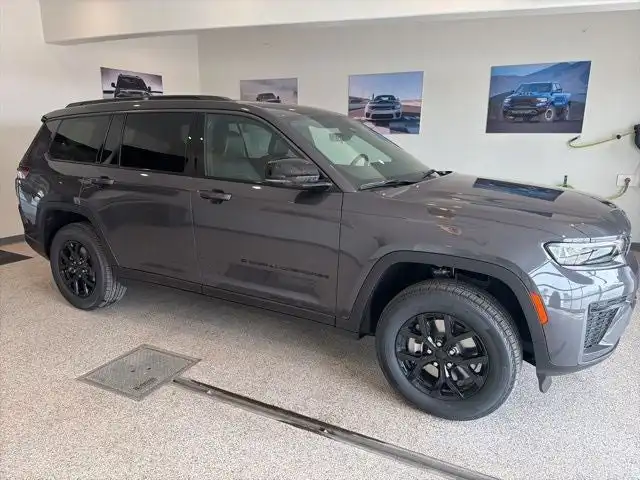2026 Jeep Grand Cherokee L Laredo Altitude 4x4's photo