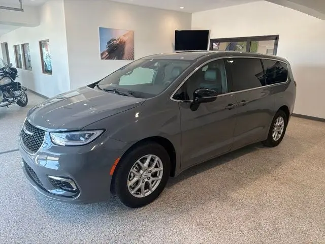 2025 Chrysler Pacifica Select photo 3