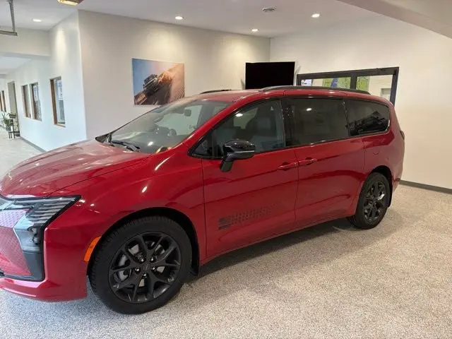 2027 Chrysler Pacifica Select AWD photo 3