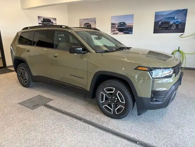 2026 Jeep Cherokee Laredo HEV 4X4's photo