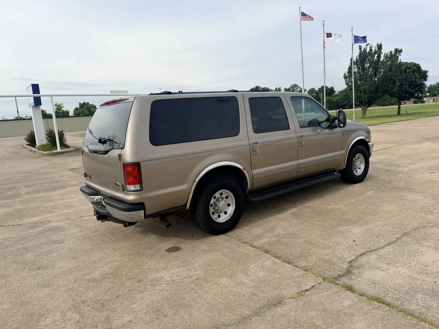2000 Ford Excursion 5.4 XLT photo 5