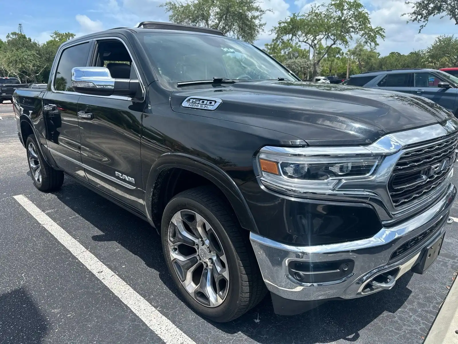 2019 RAM 1500 Limited 4x4 Crew Cab 5'7's photo