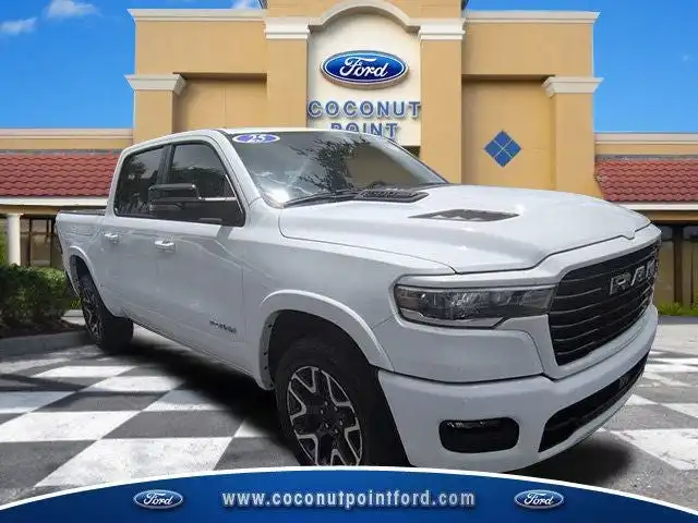 2025 RAM 1500 Laramie 4x4 Crew Cab 5'7's photo