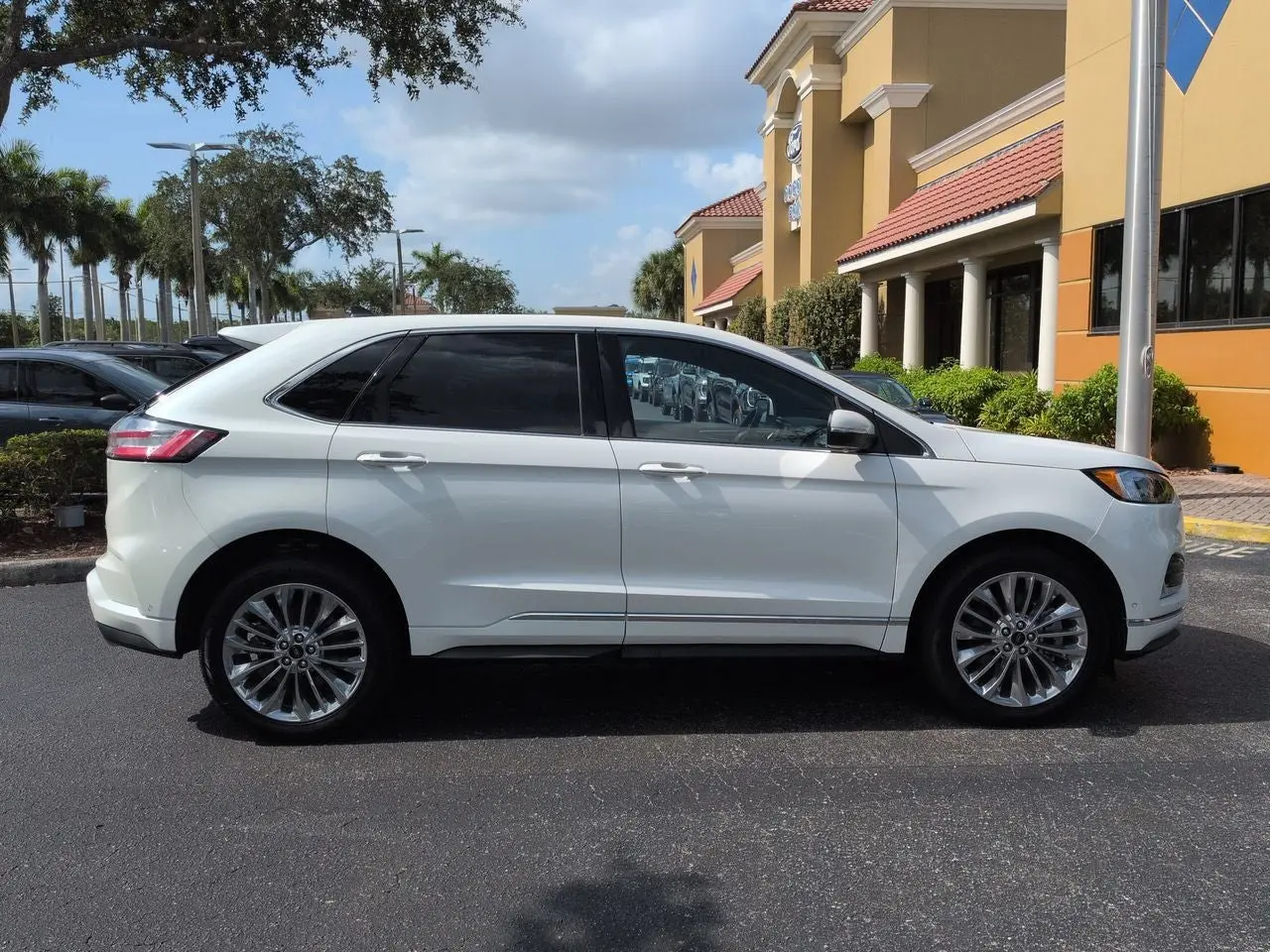 2024 Ford Edge Titanium AWD photo 3