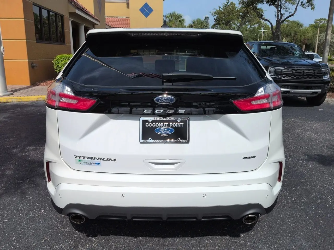 2024 Ford Edge Titanium AWD photo 5