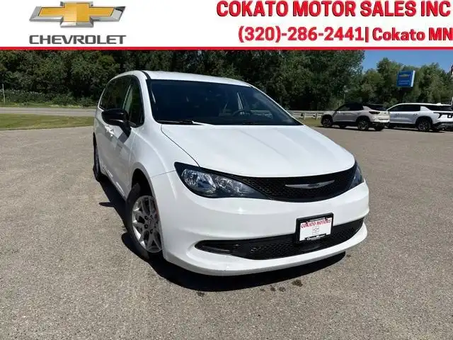 2024 Chrysler Voyager LX's photo
