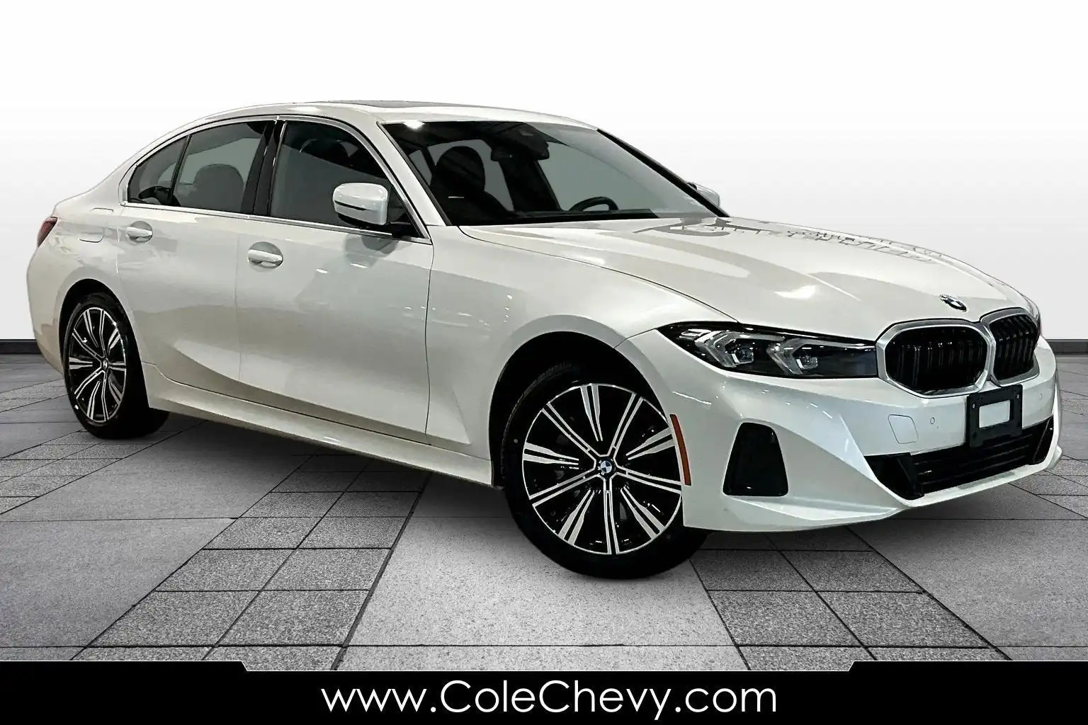 2025 BMW 3 Series 330i xDrive Sedan's photo