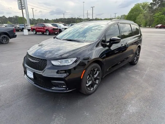 2026 Chrysler Pacifica Select photo 3