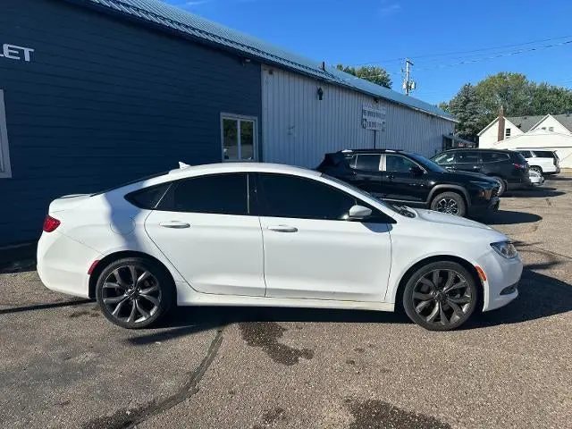 2015 Chrysler 200 S photo 3