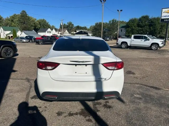 2015 Chrysler 200 S photo 5