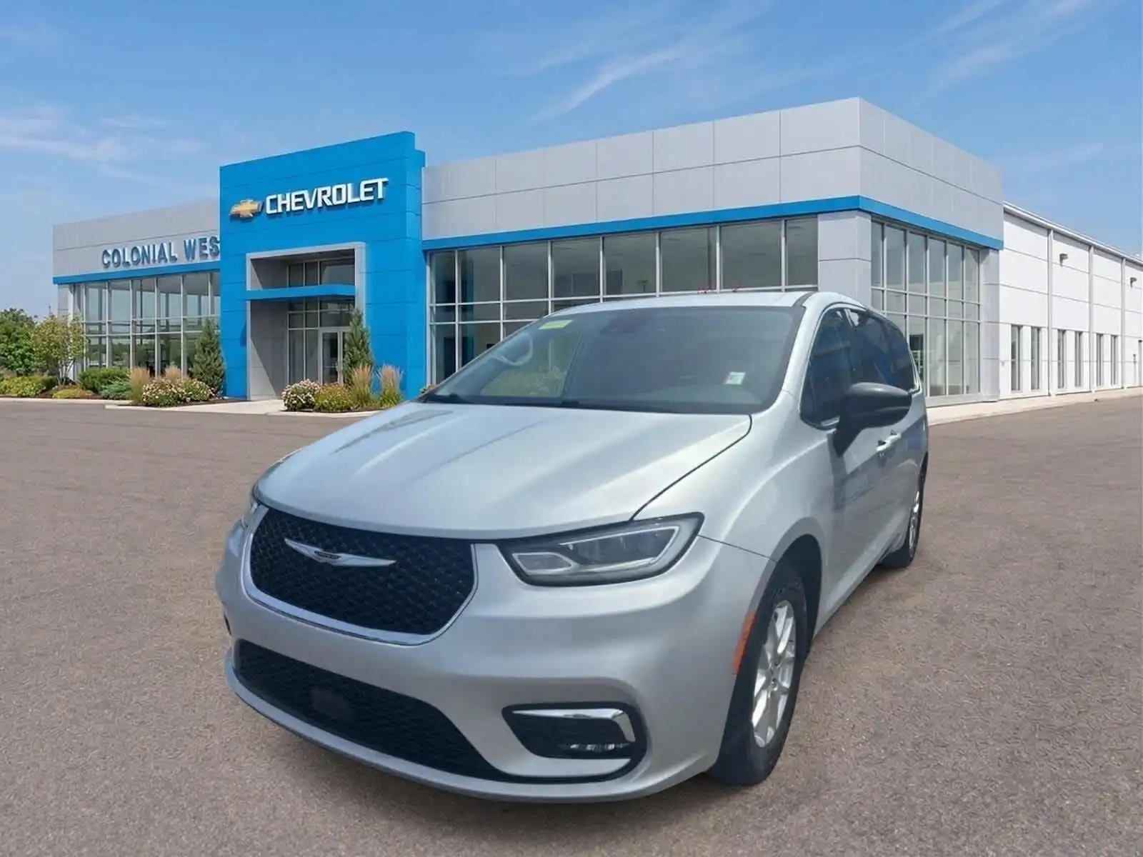 2024 Chrysler Pacifica Touring L's photo