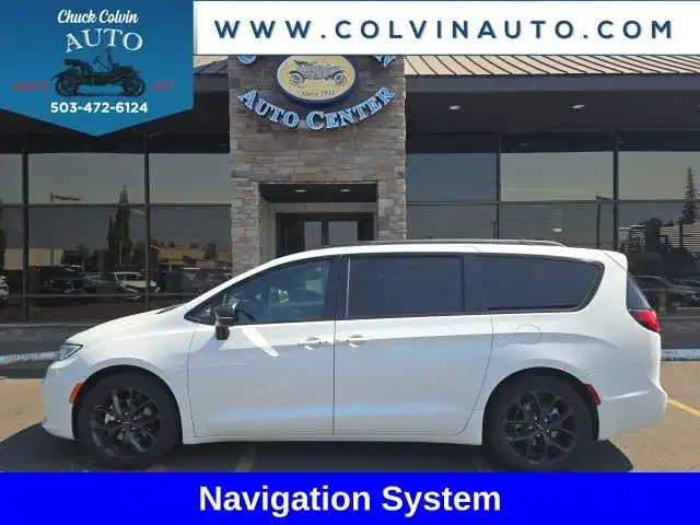 2025 Chrysler Pacifica Limited's photo